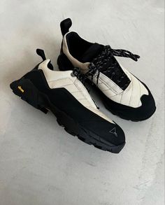 White Sneakers With Contrast Sole For Outdoor, White Outdoor Sneakers With Contrast Sole, White Leather Walking Shoes For Outdoor Activities, White Leather Sneakers For Outdoor, Oakley Shoes, Shoes Dressing, Pretty Shoes Sneakers, Dressing Style