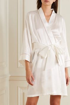 Olivia Von Halle, Luxury Women Fashion, Silk Robe, Bridal Robes, Designer Lingerie, Satin Slip, Top Designer Brands, Wide Sleeves, Halle