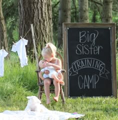 Big Sister Camp Announcement, Sister In Training Announcement, Big Sister Photo Shoot Announcement, Cute Big Sister Announcement, Big Sibling Training Announcement, Second Gender Reveal Ideas, Sibling Announcement Ideas, Big Sister In Training Announcement