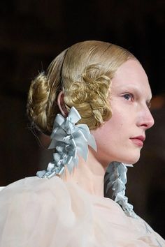 The 9 Jewelry Trends From the Fall 2024 Runways | Vogue Sculptural Necklace, Hair Reference, By Malene Birger, The Dawn, Jane Austen, Jewelry Trends