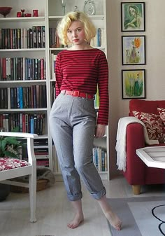 Those pants! That belt! That hair! Preppy Hippie, 1950s Fashion Women, Vintage Clothing Boutique, 1950s Outfits, Pin Up Outfits, Quirky Fashion, Vintage Inspired Outfits, Princess Outfits, Look Vintage