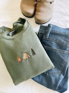 A sweatshirt that embodies those warm fuzzy fall feelings 🥹 The cozy accessory your closet has been missing - and the perfect gift for the fall loving friend in your life (or treat yourself!)  This is a made to order item. Please allow up to 2 weeks before item is shipped. Embroidered crewneck sweatshirt. 50% preshrunk cotton, 50 % polyester. Unisex fit. Design size is approximately 4 inches wide. Due to the made to order nature, all sales are final- no returns or exchanges. Embroidery Ideas Machine, Fall Embroidery Designs Sweatshirt, Fall Sweatshirt Ideas, Cozy Accessories, Embroidered Crewneck, Form Design, 자수 디자인, Fall Fits, Embroidered Sweatshirts