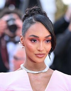 Jourdan Dunn's Cannes Red Carpet Look Is A Fairytale Come To Life Sleek Red Carpet Hair, Charlotte Tilbury Light Wand, Side Part Bun, Side Part Updo, Cannes Festival, Side Updo, Avengers Outfits, Side Bangs Hairstyles