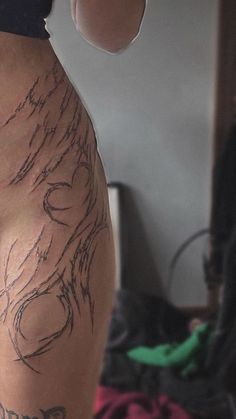 Neotribal Back Tattoo, Most Beautiful Tattoos, Neotribal Tattoo, Tattoos Thigh, Gay Tattoo, Torso Tattoos, Pretty Tattoos For Women, Weird Tattoos