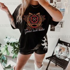 Step into the realm of luck and style with the "Good Luck Babe" Shirt. This Chappell Tshirt showcases a unique fusion of traditional tattoo flash art featuring a horseshoe and roses. Stand out with its Western graphic tee design, a perfect blend of femininity and edge. Ideal for the Midwest Princess who embodies the essence of Alt Clothing. Get ready to embrace your inner Hot To Go vibe with this Pink Pony Club creation! Pink Pony Club Tattoo, Tshirt Tattoo, Horse Shoe Tattoo, Traditional Tattoo Flash Art, Pink Pony Club, Club Tattoo, Midwest Princess, Alt Clothing, Babe Shirt