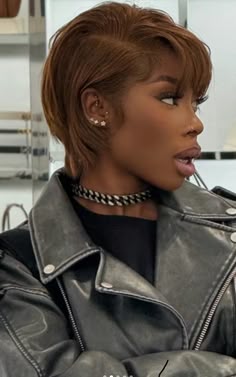 Short Hair Trim For Women, Mini Bob Hairstyles, Short Bob Mullet, Side Swoop Short Hair, Short 90s Haircut Black Women, Short Light Brown Hair Black Women, Short Hair Photoshoot Ideas At Home, Short Pixie Styling, Pixel Haircut For Women