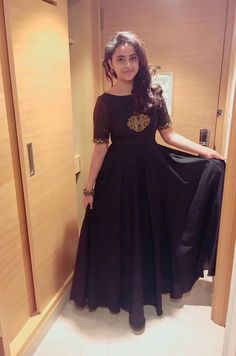 Black Maxi Dresses, Sri Divya, Style Marocain, Long Gown Dress, Long Dress Design, Indian Gowns, Party Wear Indian Dresses