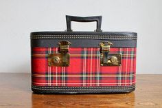 Professional Makeup Case, Rolling Makeup Case, Makeup Cases, Vintage Train Case, Classic Makeup, Acrylic Storage, Makeup Product