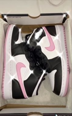 Air Jordan 1 Mid White, Jordan 1 Mid White, Custom Shoes Diy, Trendy Shoes Sneakers, Nike Shoes Girls, Nike Fashion Shoes, Jordan Shoes Girls, Custom Nike Shoes, Shoes Sneakers Jordans