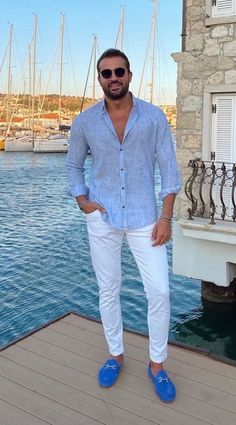 Palette Estate, Mediterranean Fashion, Summer Outfits Men Beach, How To Wear Shirt, Smart Casual Menswear, Mens Summer Outfits, Wedding Outfit Men, Mens Casual Outfits Summer, Mens Fashion Smart