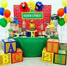 the sesame street birthday party is ready to be eaten