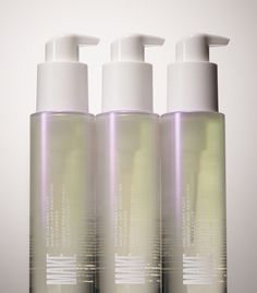 The first step in your cleansing ritual, this silky oil cleanser leaves skin soft, hydrated, and refreshed. Specifically designed to rinse clean, this lightweight oil cleanser has a refined texture that gently glides onto skin for an effortless experience that eliminates the need for harsh scrubbing and pulling. Dirt, oil, SPF, and even waterproof makeup gently dissolve as a fatty acid complex derived from bioactive green algae works to fortify the skin’s moisture barrier. A luxe combination of Good Oil Based Cleansers, Cleanser Packaging, Face Cleanser Packaging Design, Facial Wash Packaging, Face Cleanser Packaging, Cleanse Ritual, Korean Water Based Cleanser, Cleansing Ritual, Double Cleanse