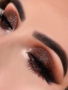 Party Eye Makeup, Glittery Eye Makeup, Everyday Eye Makeup, Glitter Makeup Looks, Pretty Eye Makeup, Sparkly Makeup, Glittery Eyes, Smokey Eye For Brown Eyes