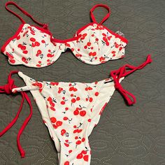 Adorable Cherry Print With A Red Piped Bikini. Top Is Underwire With Adjustable Straps. Bottom Is Triangle With Tie Side Top And Bottom Are Fully Lined Attack. Coquette Swimsuit, Cherry Swimsuit, 1950s Swimsuit, Pretty Swimsuits, Summer Bod, Chic Swimsuit, Beach Necessities, Swimming Suits, Kawaii Stuff