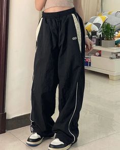 Smog Lines Parachute Jogger Pants | CHACHA Baggy Pants Women, Hip Hop Joggers, Celana Fashion, Girl Sweatpants, Baggy Sweatpants, Vintage Preppy, Wide Leg Sweatpants, Baggy Trousers, Casual Joggers