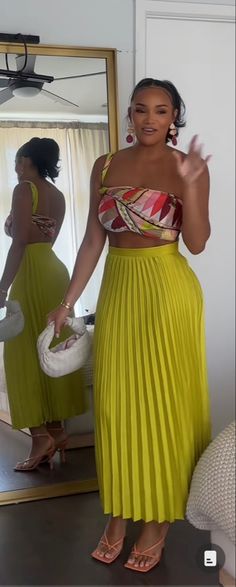 African Concert Outfit, Tropical Vacation Black Women, Bali Outfit Ideas Black Women, Jamaican Vacation Outfits, Jamaica Outfits Black Women, Colorful Spring Outfits, Jamaica Outfits, Summer Brunch Outfit, Italy Outfits