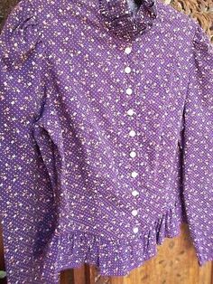 Vintage 70's Gunne Sax Style ruffled Blouse Victorian style Purple Calico S | eBay Ribbon Blouse, 70s Blouse, Ruffled Blouse, Ruffled Neckline, Purple Blouse, Gunne Sax, Boho Festival, Style Boho, Blouse Vintage