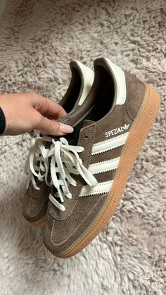 #adidas #spezial #brown #ootd #best Adidas Shoes Brown, Adidas Spezial Shoes, Brown Adidas Spezial Outfit, Brown Spezial Adidas, Brown Adidas Outfit, Adidas Spezial Brown, Adidas Samba Brown, Spezial Adidas Shoes, Spezial Adidas Outfit