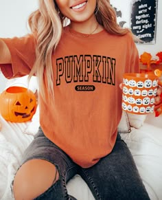 This cozy Comfort Colors tee is the perfect gift for a lady ( or for yourself of course)!  Featuring the saying "Pumpkin season" in bold letters on the front, this shirt is stylish and cute fall wear. For the kids shirt: https://www.etsy.com/listing/1559993991/pumpkin-season-shirt-for-girls-kids?click_key=d07477a03db3f0f288d7bcc666fc59e468e34351%3A1559993991&click_sum=d952a7f8&ref=shop_home_active_19&pro=1&sts=1 𝐇𝐎𝐖 𝐓𝐎 𝐎𝐑𝐃𝐄𝐑 1. Select the size & color when applicable 2. Add the persona Women's Fall Clothes 2024, Fall Graphic Tees Trendy, Fall Diy Shirts, Diy Fall Shirts Vinyl, Fall Shirt Ideas Vinyl, Fall Cricut Shirts, Fall T Shirt Design Ideas, Fall Tshirt Ideas, T Shirt Ideas For Women