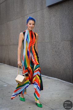 Irene Kim by STYLEDUMONDE Street Style Fashion Photography_48A9614 Vibrant Color Outfit, Irene Kim, Conservative Outfits, Rainbow Fashion, Black Rainbow, Street Fashion Photography, Japan Fashion, Colourful Outfits, Street Chic