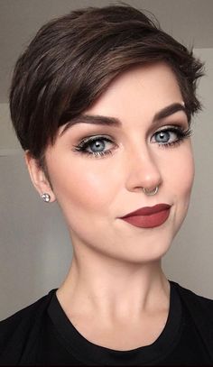 Pixie Haircut Styles, Pixie Cut With Bangs, Oval Face Haircuts, Short Brown Hair, Oval Face Hairstyles, Oval Face, Round Face Haircuts, Short Pixie Cut