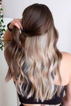 Blonde Underneath Hair, Peekaboo Hair Colors, Hair Color Underneath, Peekaboo Hair, Hot Hair Colors, Pretty Hair Color, Winter Hair Color, Penteado Cabelo Curto