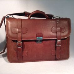 Piel Leather Classic Briefcase Chestnut Brown Messenger Bag Pre-Owned Brown Messenger Bag, Selling Tips, Online Selling, Pocket Notebook, Chestnut Brown, Leather Briefcase, Laptop Pocket, Timeless Treasures, Accessories For Men