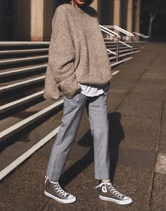 Tapered Pant, Grey Dress Pants, Mode Inspo, Grey Pants, On The Ground, Mode Vintage, Looks Style