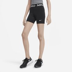 Our Nike Pro Shorts are a stretchy, supportive layer that can be worn alone or under other clothing. Add in Dri-FIT technology and sweat has no chance. Shorts Nike Pro, Nike Basketball Shorts, Teen Outfits, Nike Pro Shorts, Nikes Girl, Xl Girls, Nike Leggings, Shorts Nike, Super Duper