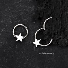 two silver stars are attached to hoop earrings