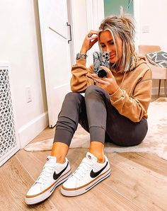 Checkered Vans Outfits Women, Casual Dinner At Home Outfit, Nike Court Outfit Women, Outfit Ideas With Nike Shoes