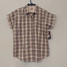 Ridgecut Toughwear Short Sleeve Camp Shirt New With Tags - Great Shirt To Wear To To Give. Grayish Blue And Cream Color Plaid Button Up Shirt Two Front Pockets Flex - Some Stretch To The Fabric New With Tags. Light Storage Wear To Tags. 66% Polyester 30% Cotton 4% Spandex Measures Approximately 23 Inches Armpit To Armpit Across Front. Approximately 26 Inches From Top Of Shoulder Seam To Bottom Hem. Bundle 3 Or More Items To Save. Please Keep Bundle Weight Under 5 Lbs. This Shirt Will Weigh About Short Sleeve Flannel Outfits, Adidas Shorts Women, Short Sleeve Plaid Shirt, Short Sleeve Flannel, Black Button Up Shirt, Wedding Moodboard, Flannel Outfits, Oversized Flannel, Leopard Print Shirt