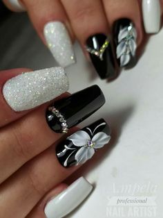 Nail Art Design 2023, Black And White Nail, Summer Nails 2023, Summer Nail Designs, Elegant Nail Art, Subtle Nails, Fancy Nails Designs, Stylish Nails Designs