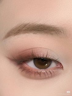 Black Makeup Eye, Upturned Eyes Makeup, Soft Brown Eye Makeup, Soft Brown Eyeshadow, Natural Eye Look, Pretty Eye Makeup, Cute Eye Makeup, Makeup Accesories