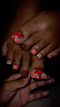 Red And White Christmas Toe Nails, Acrylic Toes Christmas, Christmas Toenail Ideas, Christmas Acrylic Toe Nails, Christmas Toe Designs, Christmas Acrylic Toes, Christmas Nails Toes, Red Pedicure Designs