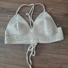 An easy modern crochet pattern of a new style bra top with detailed picture description. The Symirna Crochet Bra can be designed to crop top or a dress. You can make a glitter part bra or a party top.  All steps are explained in 16 pages.  I added a crochet planner for you as gift. You can print out and make your own notes of your projects or your own pattern. The pattern includes S-M-L-XL-5XL sizes. You can work with many different kinds of yarns. The pattern was made with a weight 3 dk yarn wh Bra Top Pattern, Summer Crochet Top Pattern, Crochet Planner, Crochet Bra Pattern, Summer Crochet Top, Crochet Bra, Modern Crochet Patterns, Bra Pattern, Picture Description