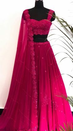 Girlish Lehnga Design, Lehnga Colour Ideas, Lehnga Designs Red Colour, Beautiful Red Lehenga, Red Lengha Simple, Fancy Lehenga Party Wear, Lehnga Designs Indian Weddings Simple, Lahenga Design Latest, Lengha Designs Latest