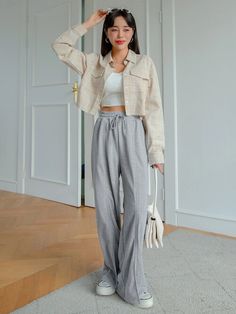 What To Wear With Grey Sweatpants Female [2023]: 50+ Trendy Grey Sweatpants Outfit Ideas To Steal Gray Wide Leg Sweatpants Outfit, Grey Joggers Outfit