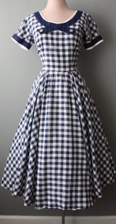 1950s Womens Fashion, Cute Vintage Dresses, Vintage Outfits 1950s, Comfy Trendy Outfits, Band Stage, 1950s Fashion Women, Vintage Gingham, Pretty Clothing, Gingham Fashion