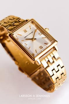 Elevate your style with our Boyfriend Mini Elevate Gold - a dazzling gold watch that adds a touch of glam to any outfit ✨🌟 #larssonjennings #goldwatch #watchesforwomen Square Womens Watch, Women’s Gold Watch, Old Money Jewelry Aesthetic, Gold Watch Aesthetic, Golden Watch Women, Mafia Boyfriend, Lady Watches, Golden Watch, Gold Watches Women