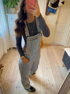 Outfit With Layers, Utah Fits Aesthetic, Overalls Winter Outfit, Carhartt Overalls Outfit, Winter Overalls Outfit, Utah Fits, Overalls Outfit Winter, Arizona Outfits