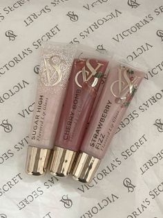 Profumo Victoria Secret, Makeup Contouring, Flavored Lip Gloss, Fancy Makeup, Make Up Inspiration, Lip Glosses, Makeup Items, Victoria Secrets, Makeup Essentials