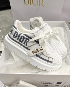 Sneaker 2023, Dior Street Style, Christian Dior 2023, Balenciaga Track 2, Dior 2023, Leather Street Style, Christian Dior Shoes, Dior 2021, Dior Sneakers