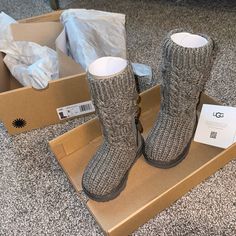 I Misread The Website & Thought These Were Women’s Size 6 But They’re For Little Kids, As In Toddlers. Final Sale Online At Nordstrom & I Cannot Return. Never Worn. Snuggle Up In Style With The Classic Cardi Cabled Knit Boot By Ugg! This Cozy Boot Feels Like A Warm Sweater For Your Feet Thanks To Its Soft Cable Knit Uppers And 17mm Uggplush Lining And Insole. Finished On An Eco-Friendly Sugarsole Outsole, The Classic Cardi Cabled Knit Boot Is The Perfect Way To Stay Toasty This Season. A Cable-K Uggs Grey, Uggs Outfit Ideas, Ugg Boots Outfit, Knitted Shoes, Uggs Moccasins, Slides Outfit, Knit Boot, Ugg Boots Tall, Ugg Kids