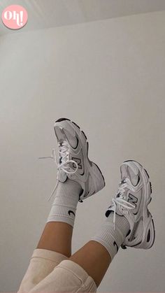 Kendall Jenner News, Bella Hadid News, Really Cute Outfits, New Balance Shoes, Kendall Jenner, Sport Fashion, Air Max Sneakers, Sport Outfits, A R