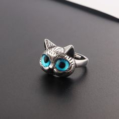 Bague chat égyptien: une touche de mystère à votre look Envie d'ajouter une touche de félinerie à votre style ? Découvrez notre adorable Bijoux chat qui mettront en valeur votre amour des félins. Et pour habiller vos doigts avec élégance, optez pour notre incroyable Bague chat. Parfaites pour les amoureux des chats !La bague chat égyptien: Ajoutez une touche de mystère à votre look Caractéristiques de la bague chat égyptien en fonction des spécifications: La bague chat égyptien est fabriquée en Cute Ring, Cat Ring, Fat Cat, Rings Jewelry Fashion, Stone Inlay, Fat Cats, Cute Rings, Couple Rings, Ladies Party