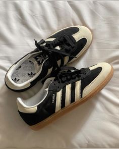 Adidas Samba Og Black, Samba Black, Adidas Samba Black, Looks Adidas, Image Swag, Shoes Hack, Adidas Samba Og, Shoe Wishlist, White Shoes Sneakers