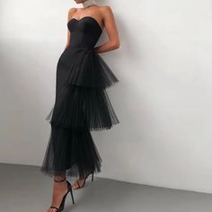 Uni Wardrobe, Elegant Homecoming Dresses, Strapless Sheath Dress, Tube Midi Dress, Strapless Party Dress, Strapless Evening Dress, Black White Outfit, White Evening Dress, Spandex Dress