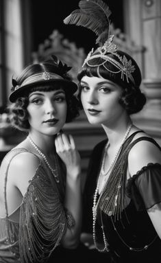 #flapper #flapperstyle #flappercostume #gatsby #gatsbyparty #gatsbymakeup #artfevo #1920s #1920sfashion #1920saesthetic #greatgatsby #blackandwhitephotography #speakeasy #gibsongirl #follies