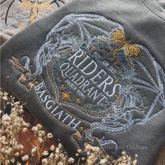 Size: M Brand: Enchanted Oddities Officially Licensed Fourth Wing Merchandise Sold Out Online Never Worn! Fourth Wing Sweatshirt, Tairneanach Fourth Wing, Embroidered Sweatshirts, Outfit Goals, Book Fandoms, Book Accessories, Enchanted, Things To Buy, Cricut Crafts